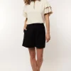 Demi short
