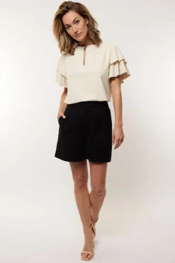 Demi short