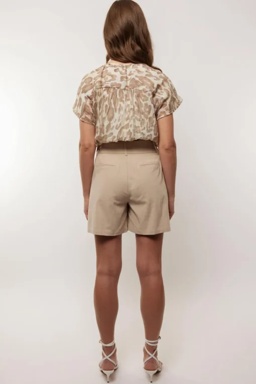 Demi short
