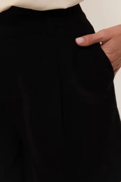Demi short