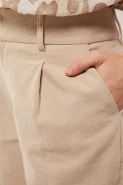 Demi short