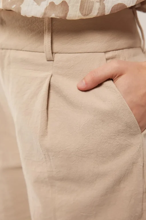 Demi short