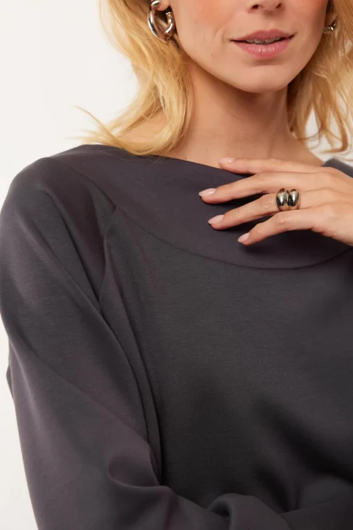 Elieve sweater