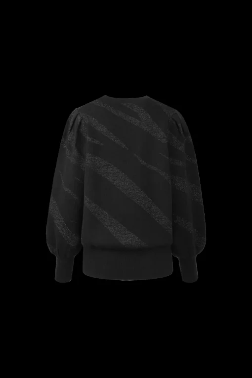 Esna knitting sweater